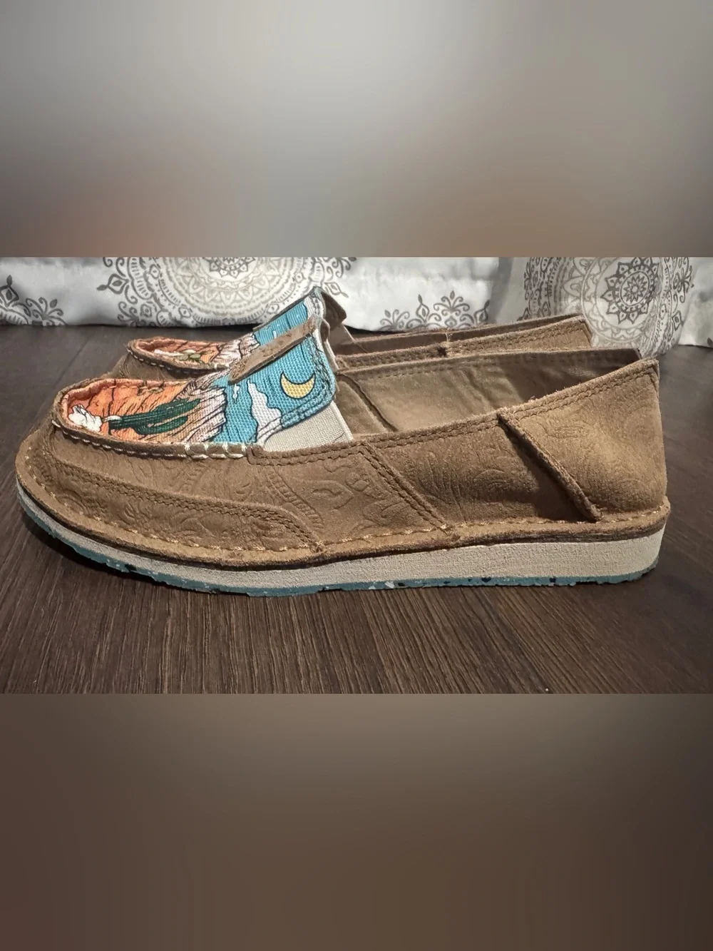 Ariat Cruiser Convertible Loafers -Desert Cacti and Embossed Leather - Like New!